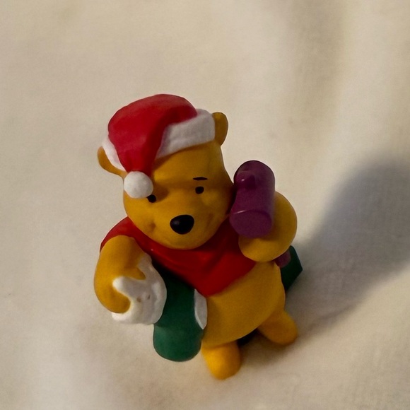 Christmas at Pooh's House Merry Miniature Figurines - Picture 8 of 16